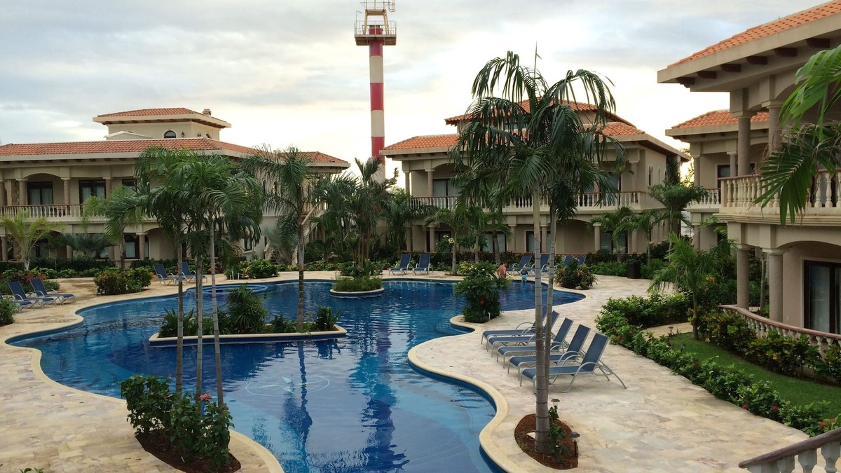 Lighthouse Estates Condo | Luxurious 2 Bed/2 Bath Condo In West Bay at - Wahoo's Roatan at The Meridian