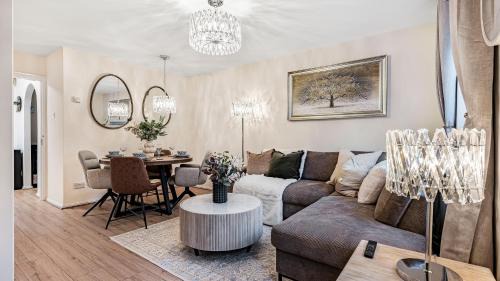 Barnt Green House | Luxurious 2-Bed Home Near NEC & Airport Ideal for Business or Family Stays