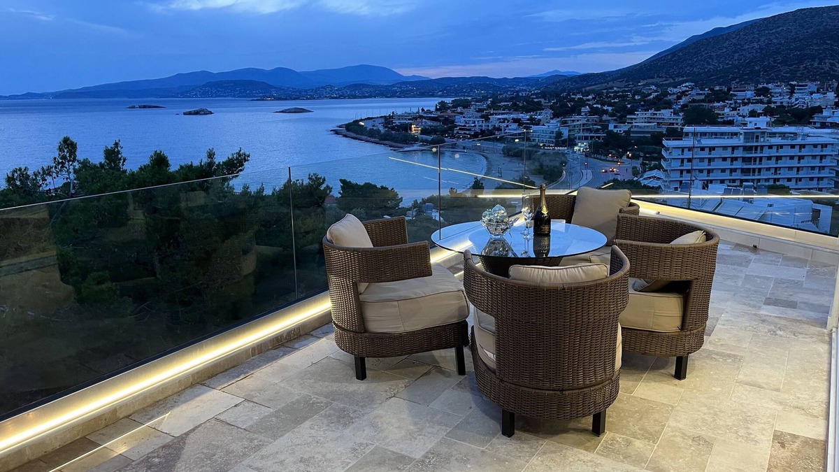 Saronida Apartment | Luxurious 2-Bed Seaside Apartment in Saronida