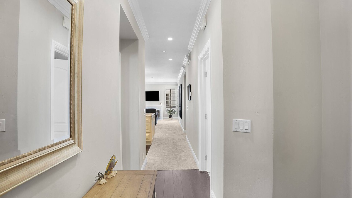 Mission Valley West Apartment | Luxurious 2 bedroom/2 full bath condo in Mission Valley West!t