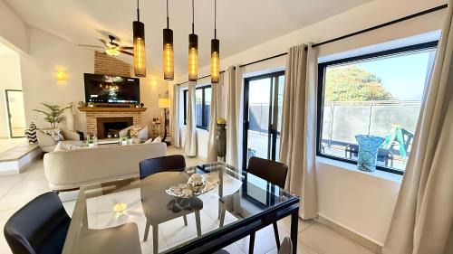 San Antonio Tlayacapan House | Luxurious 2 Bedroom Ajijic Home - Walk to Everything - 1 Night Rates Available