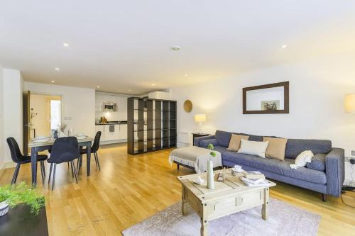 Highbury West Apartment | Luxurious 2-Bedroom Apartment