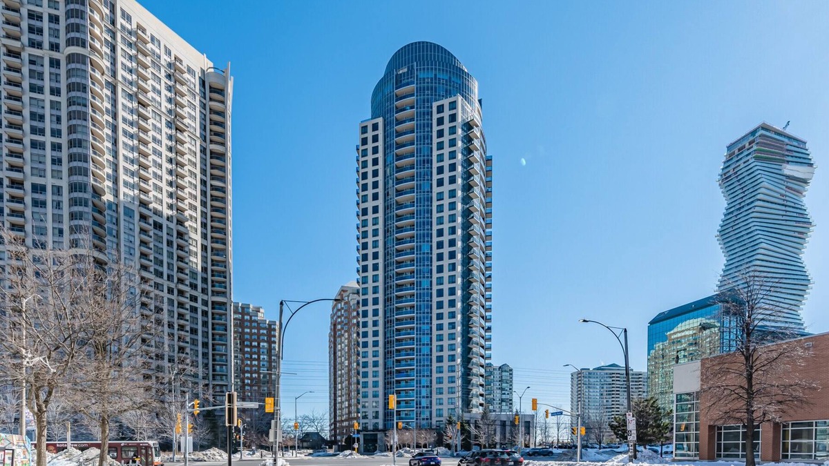 Downtown Mississauga Condo | Luxurious 2 Bedroom Condo