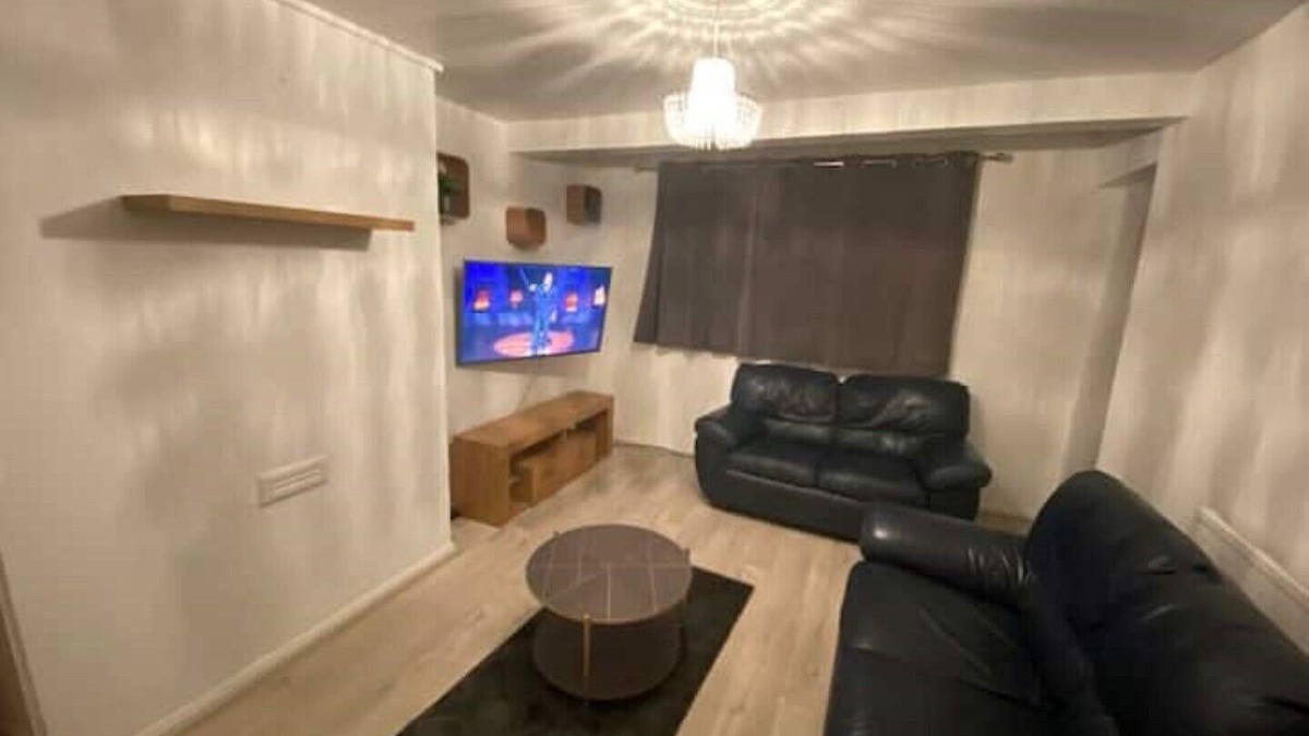 Wall End Apartment | Luxurious 2 Bedroom Flat With Balcony London