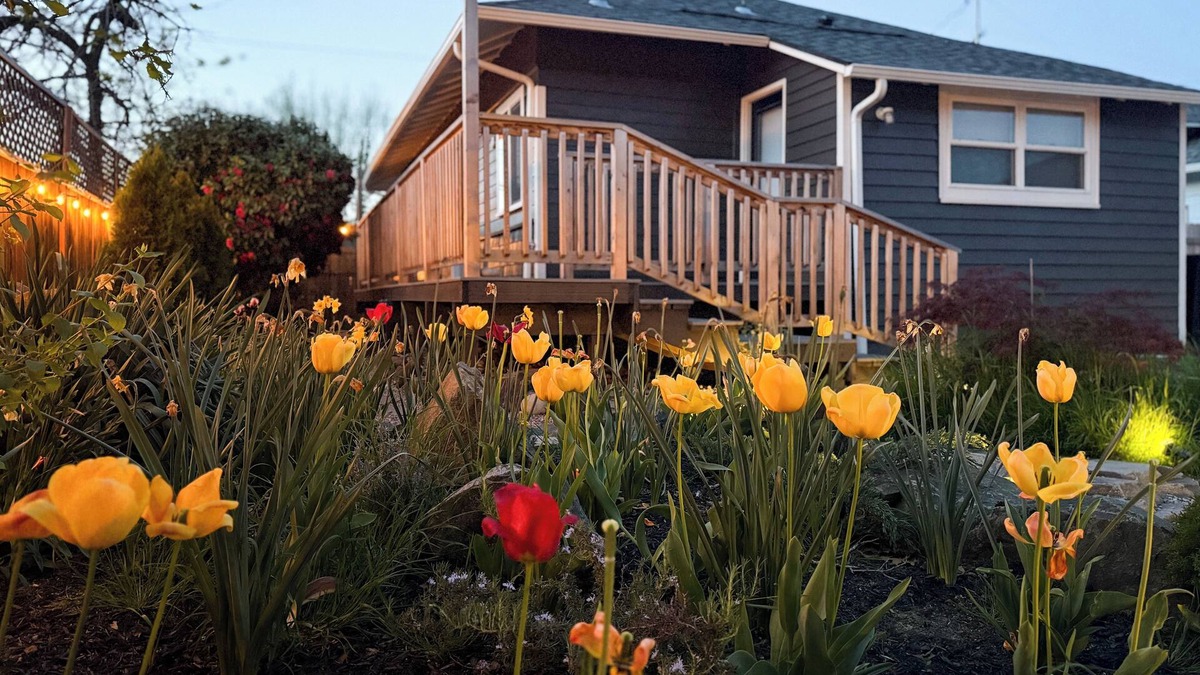 Newberg House | Luxurious 2-bedroom haven with hot tub in the heart of Oregon wine country!