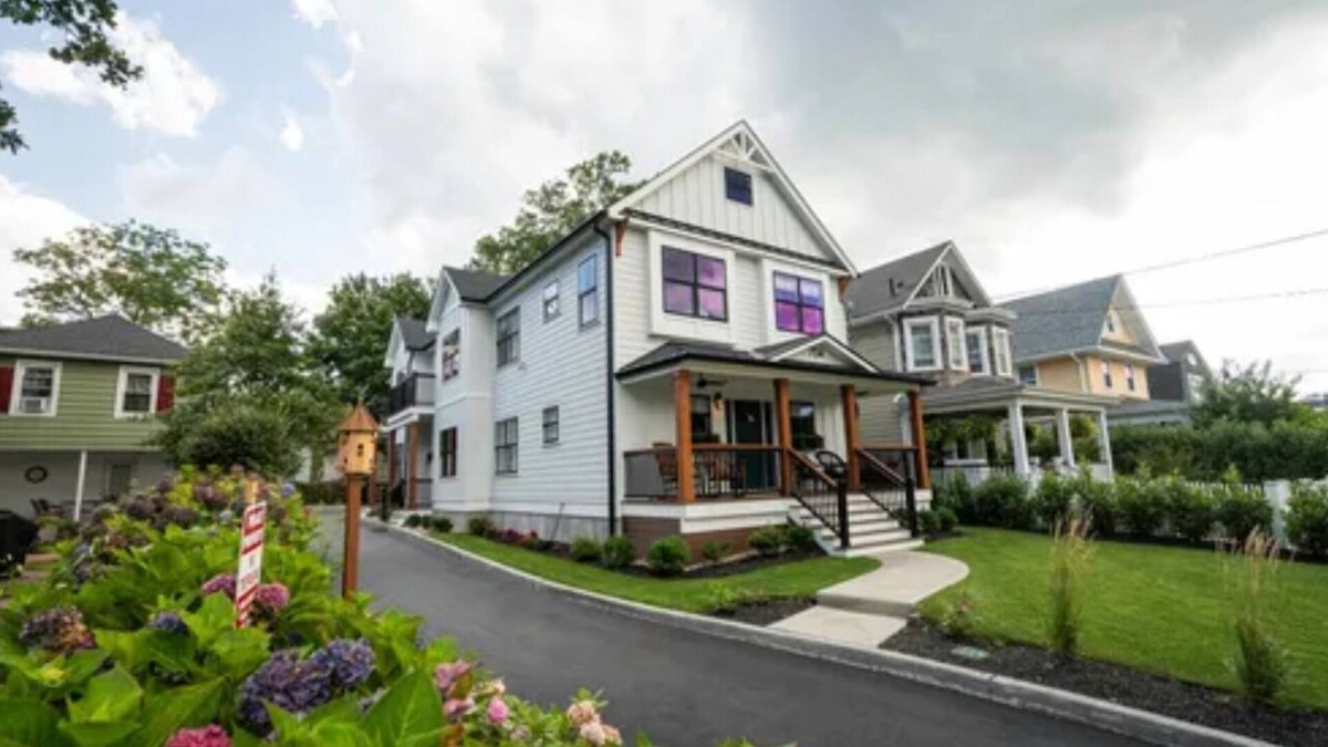 Asbury Park House | Luxurious 2-bedroom townhome with WiFi, AC in brilliant east side of Asbury Park
