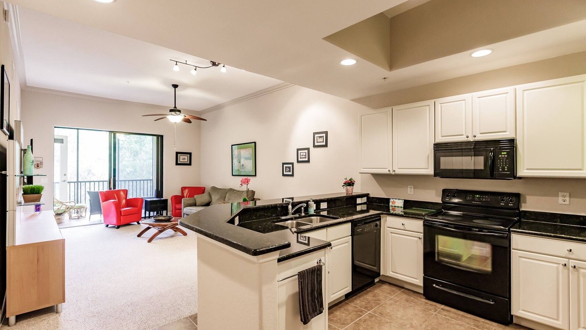 Cypress Lake Condo | Luxurious 2 bedroom, 2 bath with lanai in Palmetto Cove!