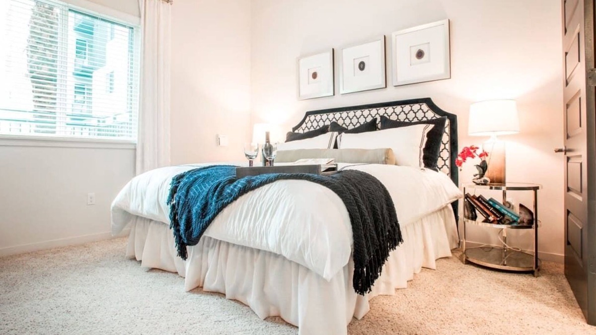 Warner Center Condo | Luxurious 2-bedroom condo with WiFi, AC in fabulous Los Angeles