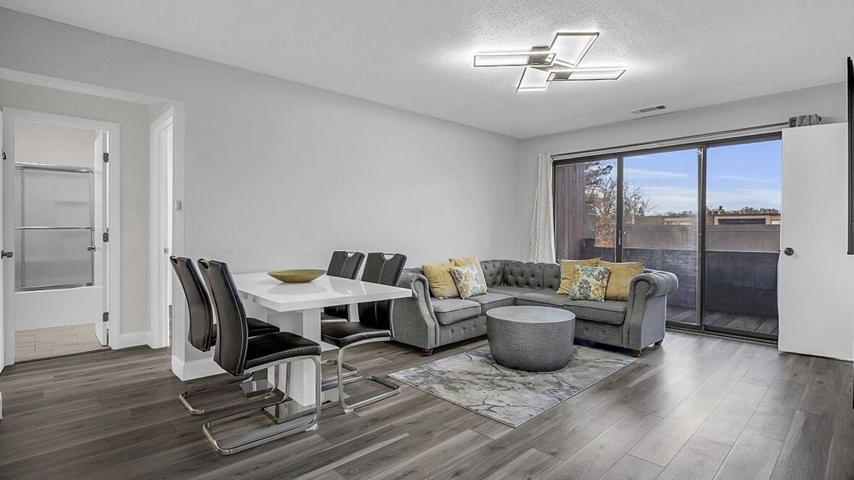 Shrewsbury Condo | Luxurious 2 bedroom close to UMass