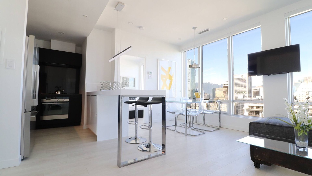Downtown Vancouver Condo | Luxurious 2 BR in ❤︎ Vancouver w/Incredible Views