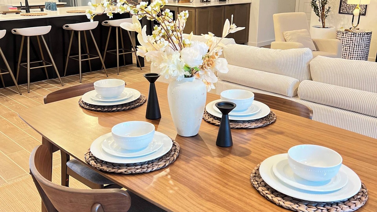 Pumpkin Center House | Luxurious 2BR/2BA Modern Getaway in Bakersfield