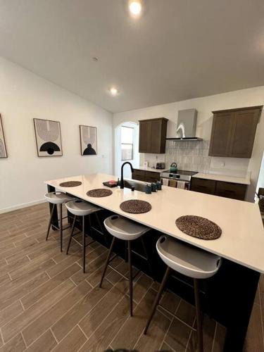 Pumpkin Center Apartment | Luxurious 2BR 2BA Modern Getaway