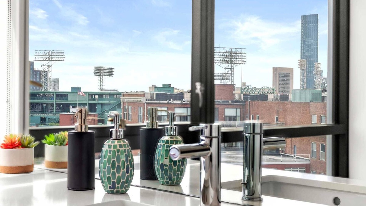 West Fens Apartment | Luxurious 2Br 2Ba unit in the middle of fenway
