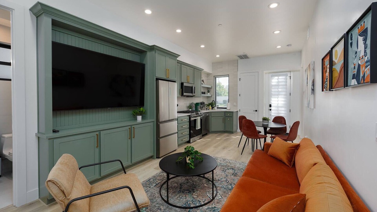 Land Park House | Luxurious 2BR Condo in DT Sac w/In-Unit Laundry
