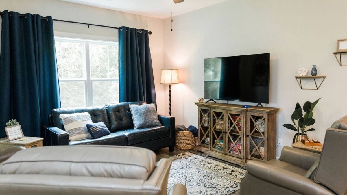 Forest Condo | Luxurious 2BR Condo with Private Outdoor Patio