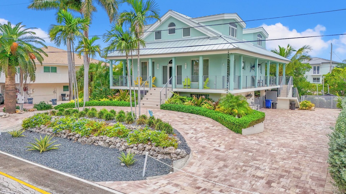 Coury House | Luxurious 3-bedroom home with Pool and Dock in Key Colony Beach