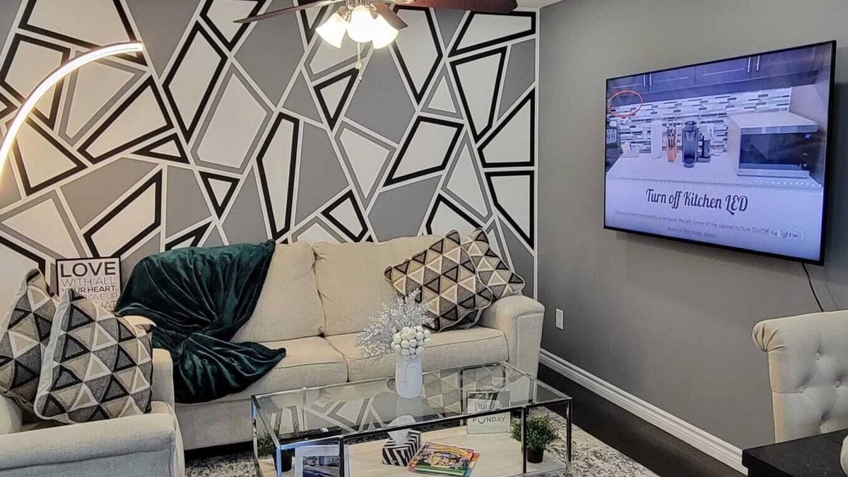 White Oaks House | Luxurious 3 Bed, 2 Bath Home with Heated pool.