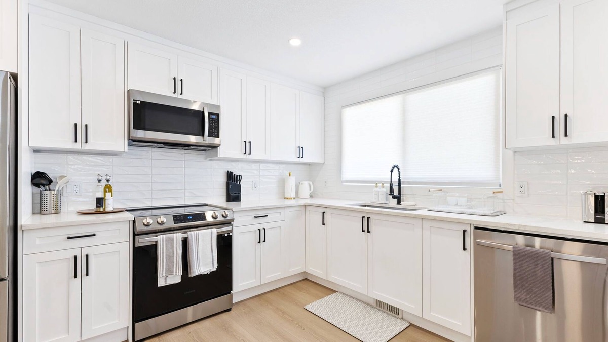Radisson Heights - Albert Park House | Luxurious 3 Bed Home | Minutes to Downtown Calgary | w/AC & Fast Wifi