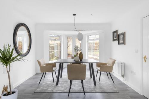 Braintree House | Luxurious 3 Bed House with Free Parking in Braintree, Close to the Train Station & City Centre