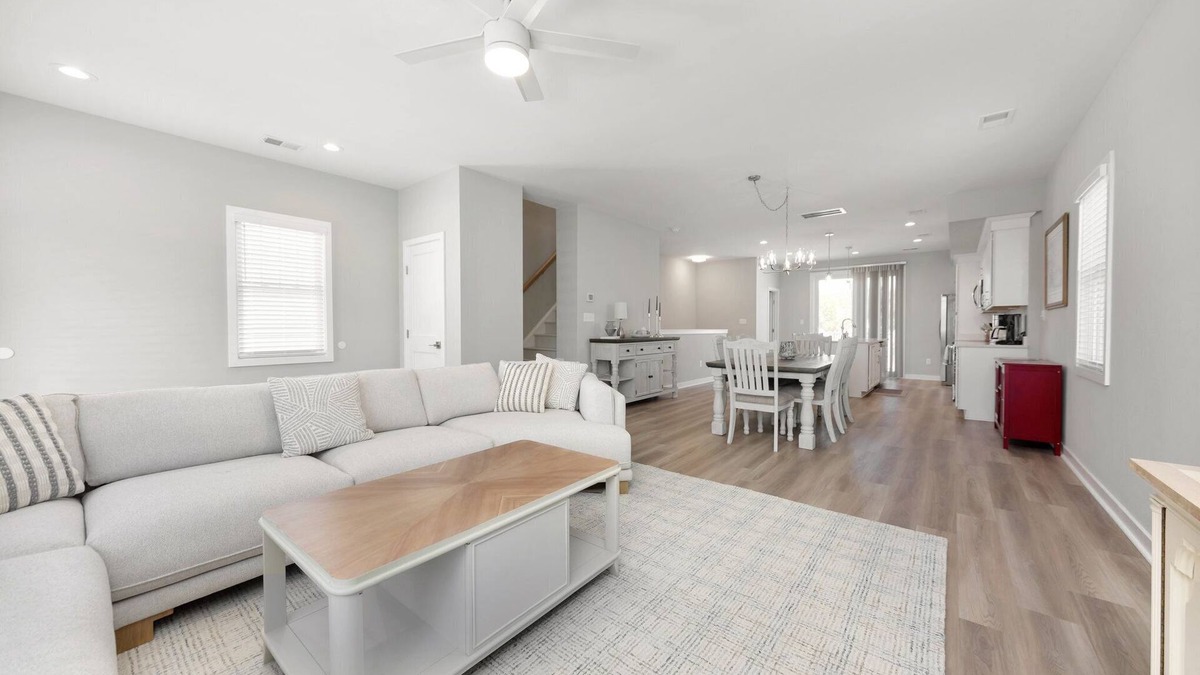 Issue House | Luxurious 3 Bedroom Vacation Getaway with Carport, Pool & Putting Green