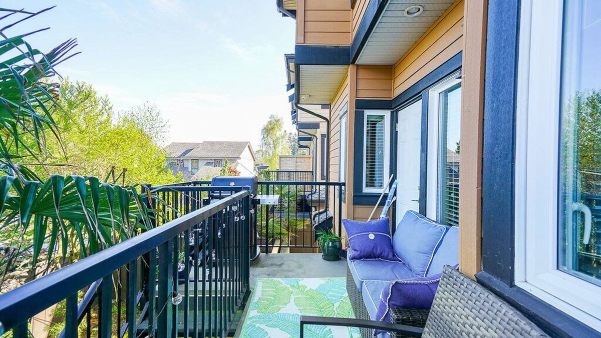 Delta House | Luxurious 3 Bedroom Townhouse in Lovely Ladner BC!