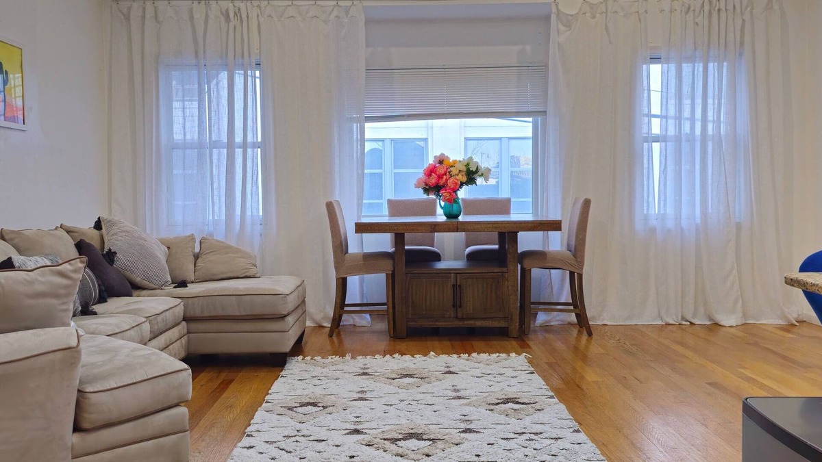 West Side House | Luxurious 3 bedroom Condo in Jersey City. 10 mins Walk to JSQ Path station
