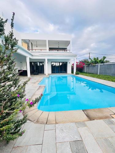 Balaclava Apartment | Luxurious 3 Bedroom Villa with Private Pool - NG1