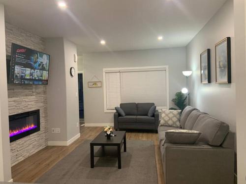 Regina Apartment | Luxurious 3 BR Villa with free parking - King Bed