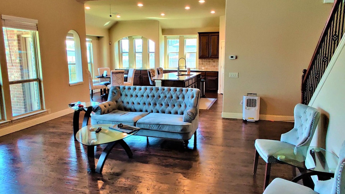 Lavon House | Luxurious 3700 sqft 4 beds, 3.5 bath, office, game and media room