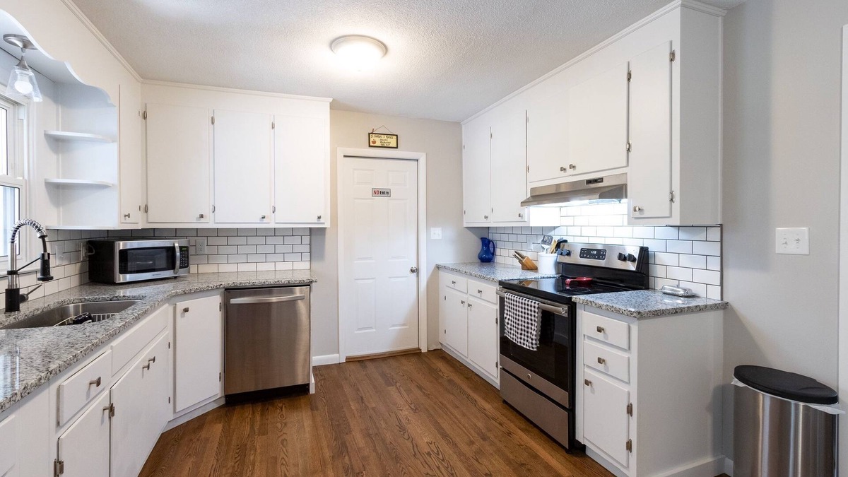 Westover House | Luxurious 3BR House near Fort Bragg