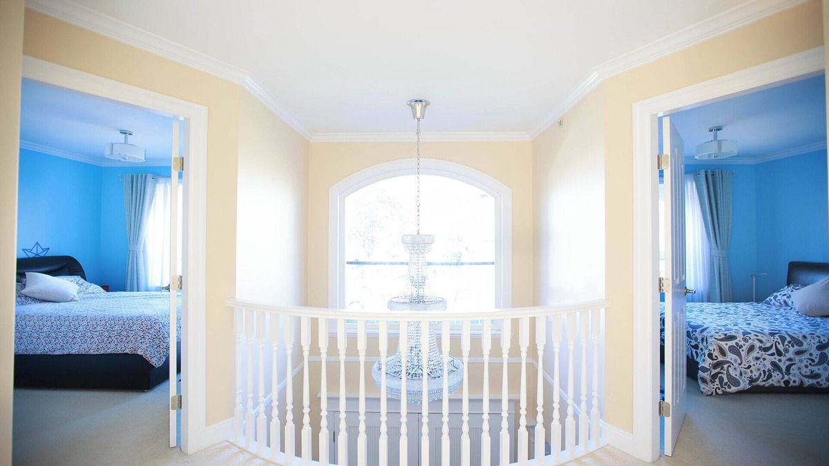 Sunset House | Luxurious 3BR House w/Balcony, Garden in Sunset Vancouver