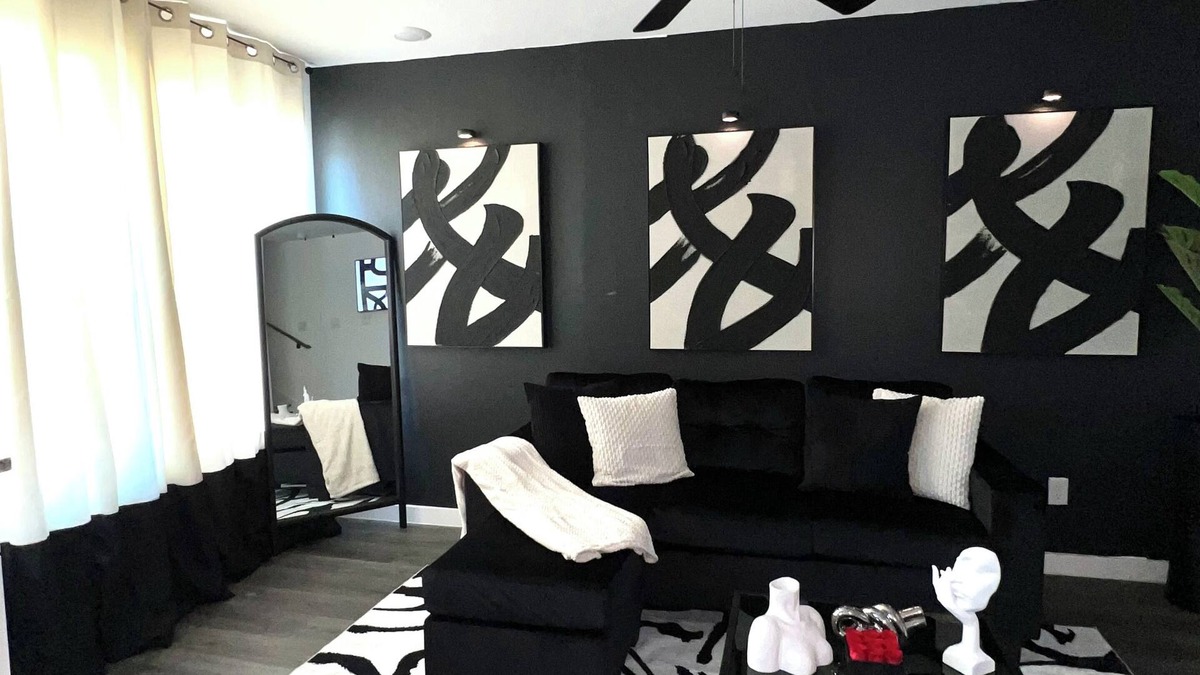 Northeast Houston House | Luxurious 4 bed 2 bath house near Downtown Houston