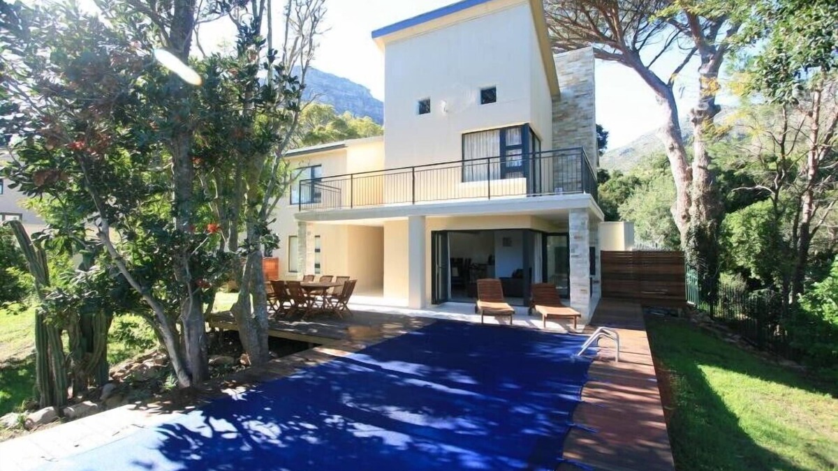 Scott Estate Villa | Luxurious 4 bedroom house with private pool.