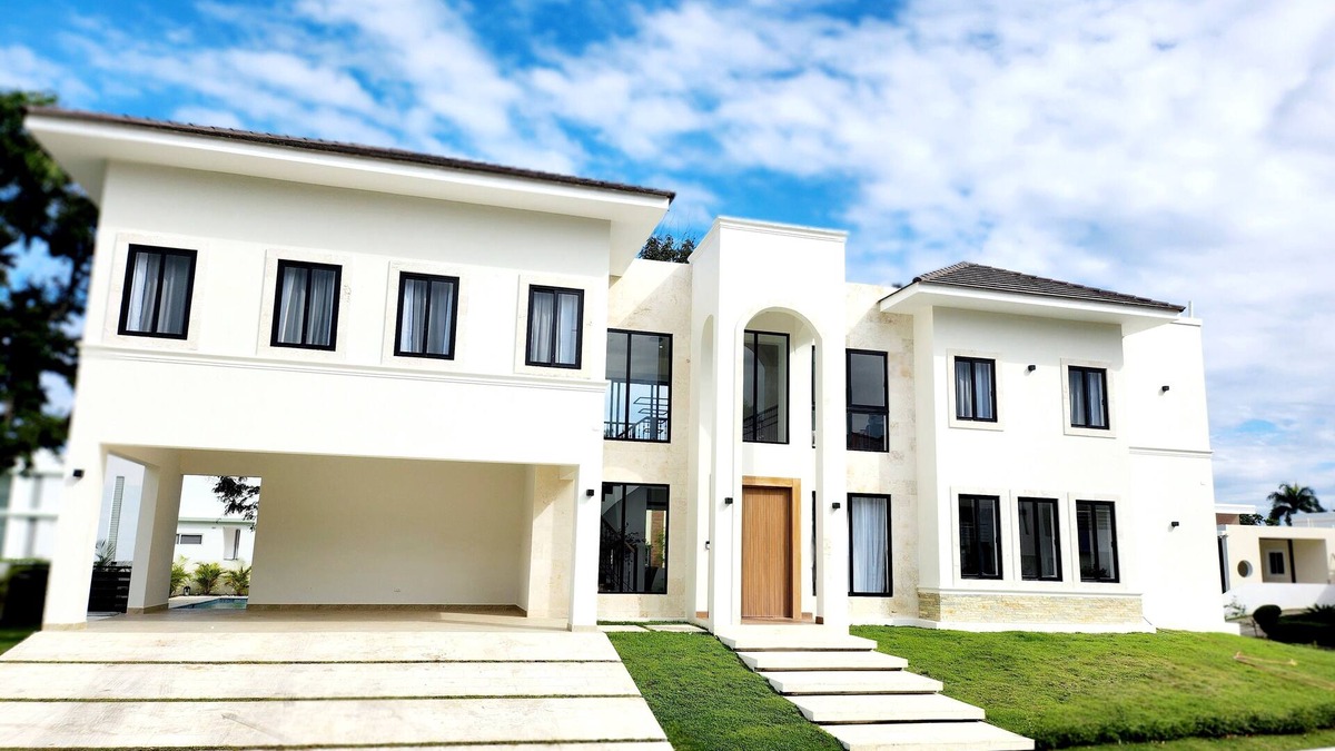Montellano Villa | Luxurious 4-bedroom Villa with pool, BBQ, Billiards, yoga room/massage table