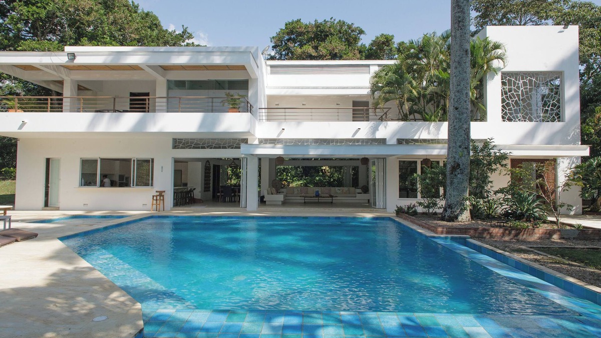Nimaima House | Luxurious 4-bedroom house in Villeta perfect for families