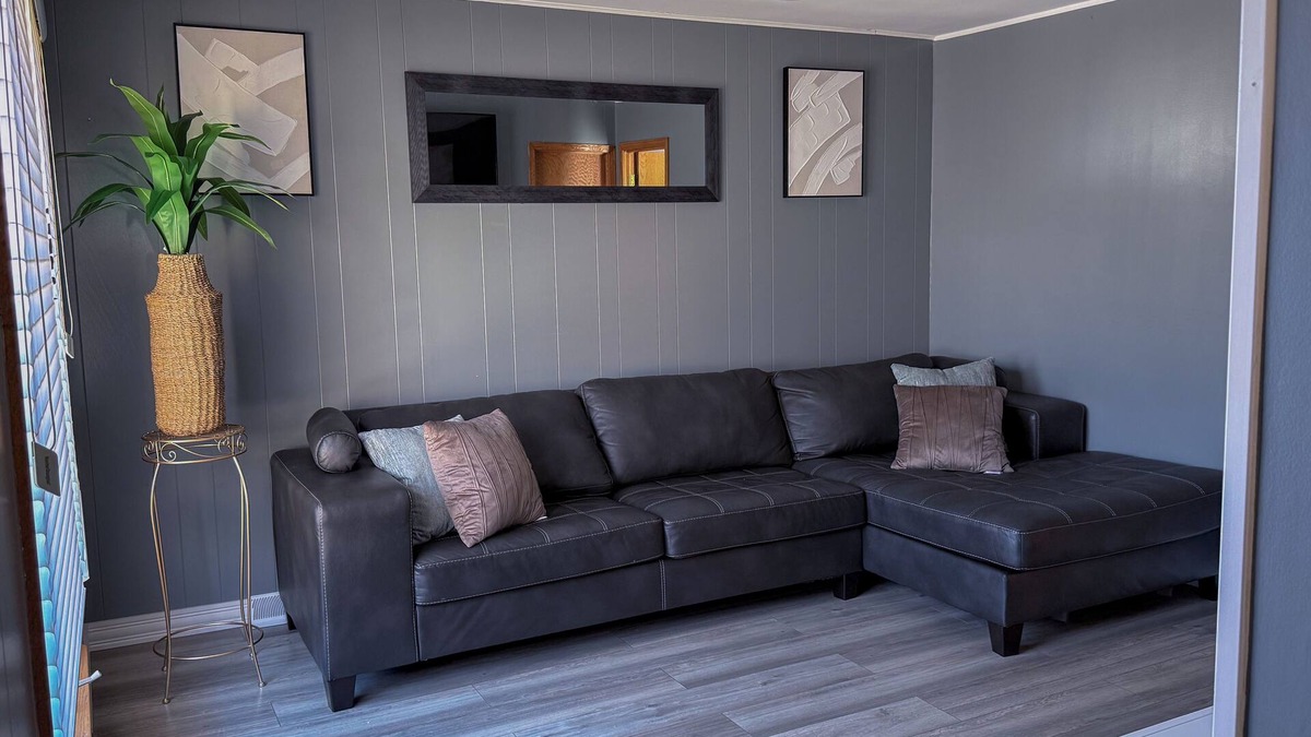 Burbank House | Luxurious 4-bedroom house 30min near downtown Chicago