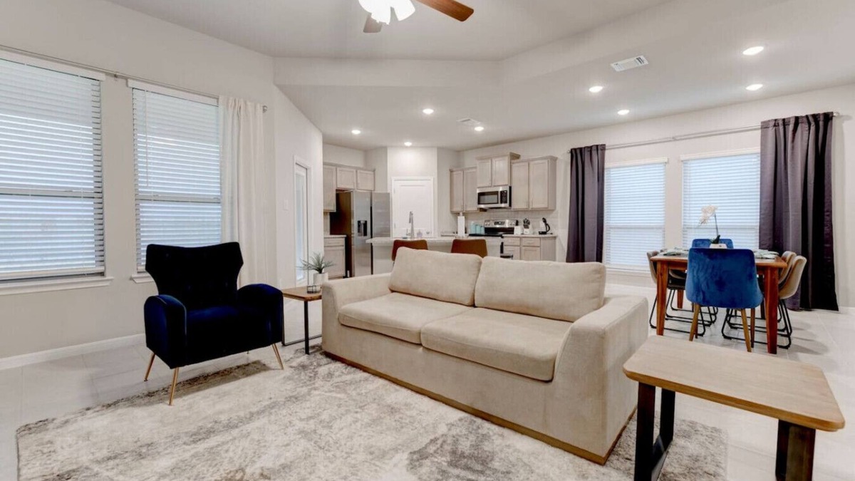 Leon Junction House | Luxurious 4-Bedroom House