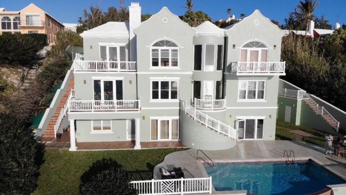 Sandys House | Luxurious 4 Bedroom Oceanside house with pool