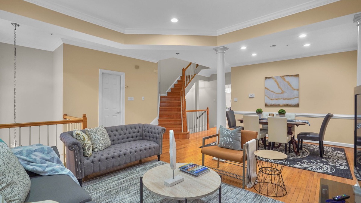 North Potomac House | Luxurious 4 Bedroom Townhome Close to DC Metro Area