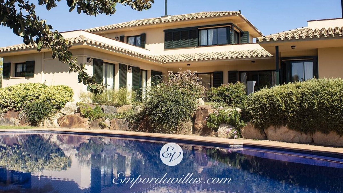 Navata Villa | Luxurious 4 bedroom villa with Private pool in Torremirona Golf Resort