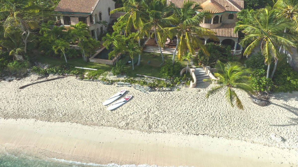 Maho Bay Quarter Villa | Luxurious 4 BR Beachfront Villa in Lower Peter Bay