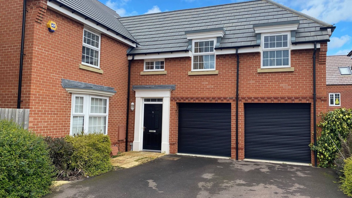 Marston Moretaine House | Luxurious 4 br detached house in cul-de-sac ideal for family or group of friends