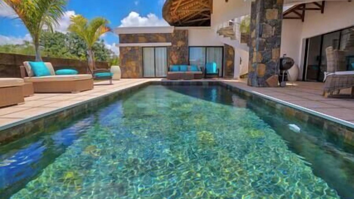 Camp Bestel Villa | Luxurious 4-bedroom Villa Diroma