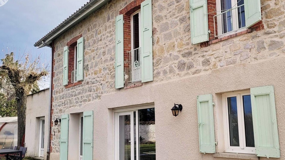 Montbrison Cottage | Luxurious 4BR Cottage with Spa, Sauna, and Game Room in Montbrison