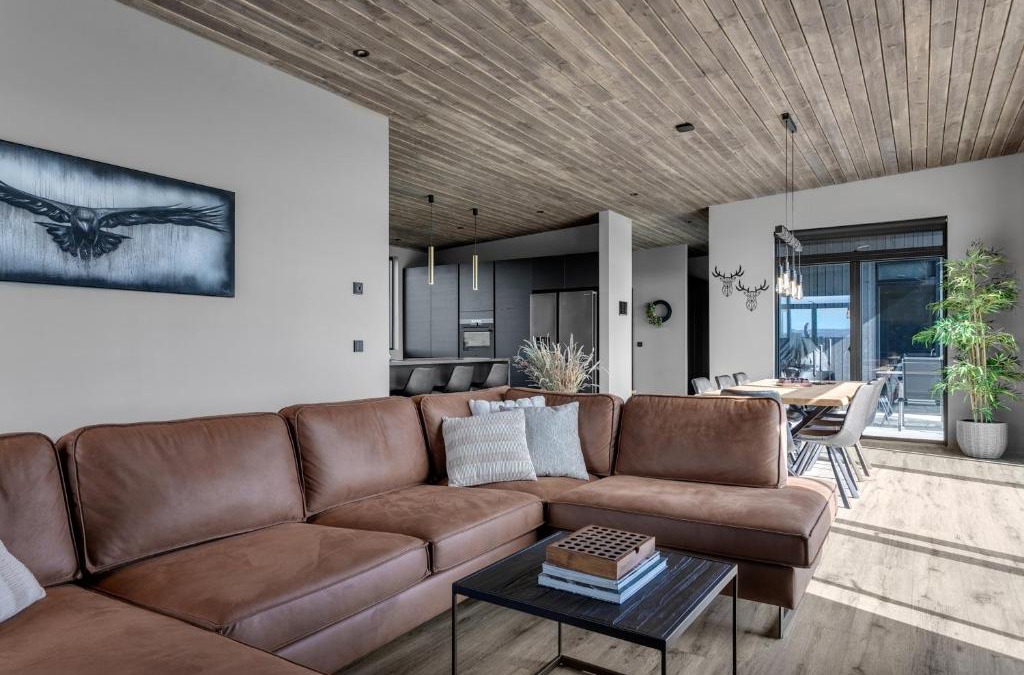 Selfoss House | Luxurious 4BR Summerhouse with Hot Tub and Sauna