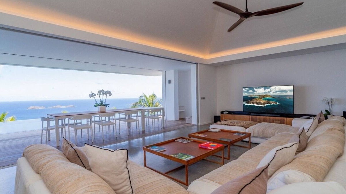Camaruche Villa | Luxurious 5 BDRM Modern Villa w Pool