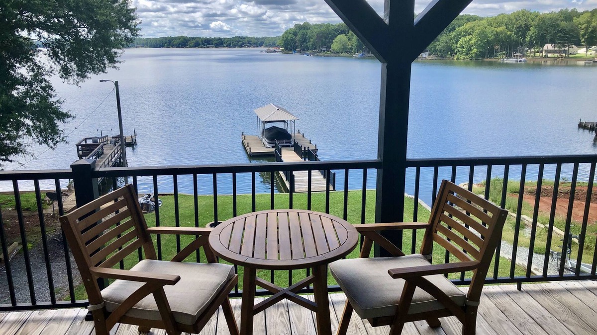 Southmont House | Luxurious 5 bed 3 1/2 bath lakefront home: private pier, 2 paddleboards, 2 kayak