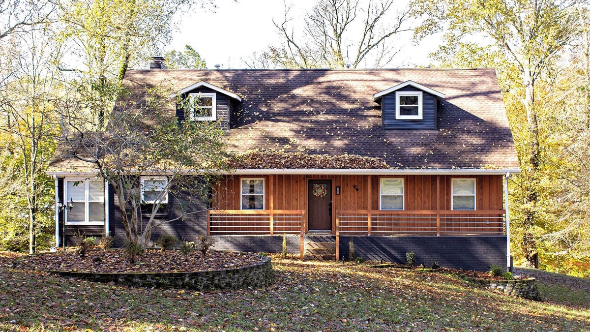 Hendersonville House | Luxurious 5-Bedroom Lakeside Retreat with Hot Tub, Fire Pit and Dolly Room
