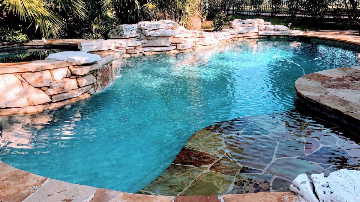 Falconhead House | Luxurious 5-bedroom Rental with Pool, Hot Tub and Putting Green!