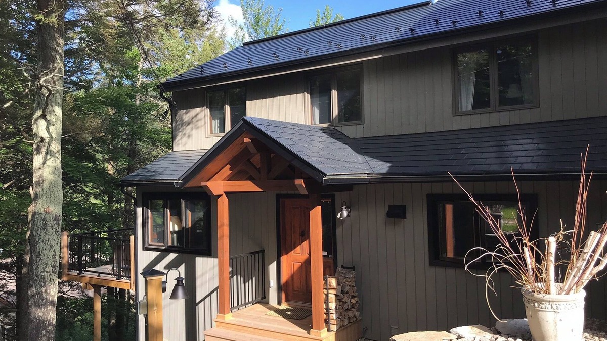 Domaine Nansen Ski Chalet | Luxurious 5BR ski-in/ski-out on the mountain with hot tub